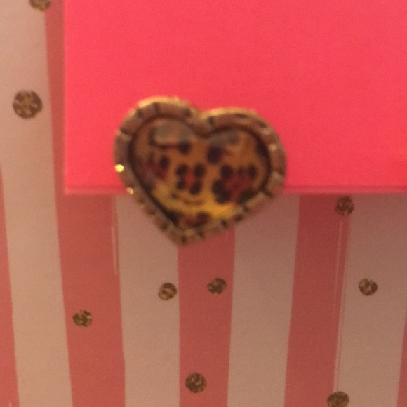 🐆Leopard print heart studs🐆 - Picture 2 of 4